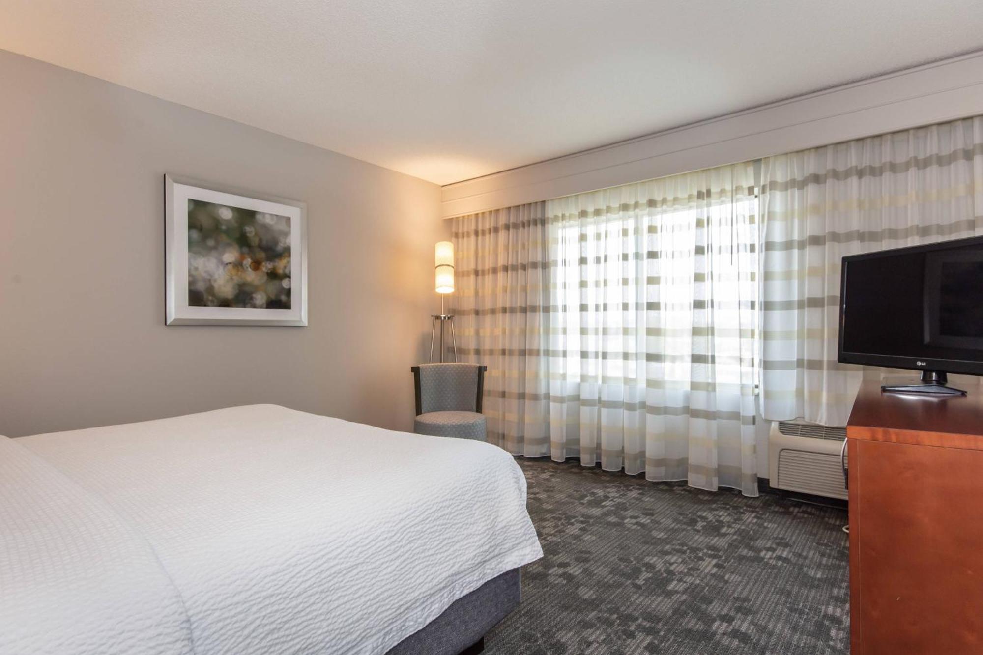 Courtyard By Marriott Charlotte Lake Norman Huntersville Exterior foto
