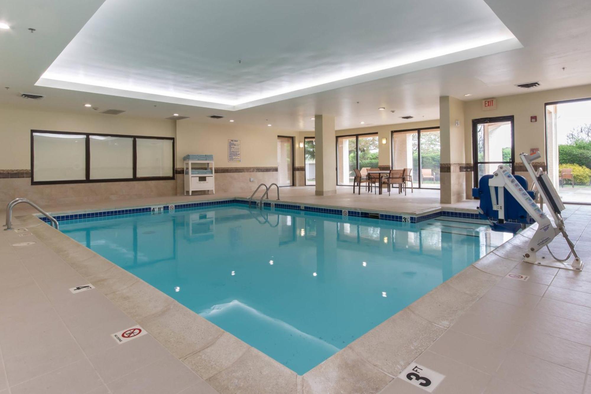 Courtyard By Marriott Charlotte Lake Norman Huntersville Exterior foto