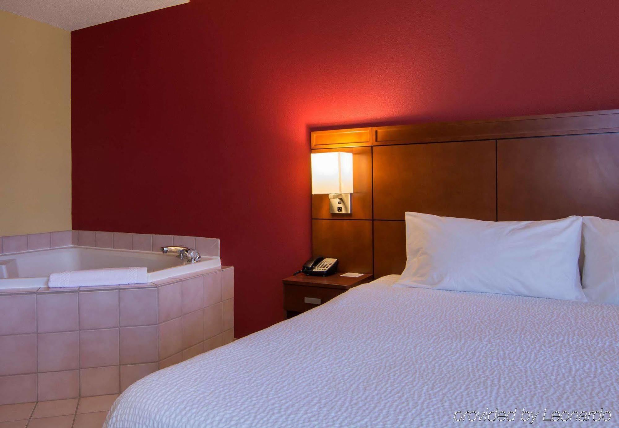 Courtyard By Marriott Charlotte Lake Norman Huntersville Exterior foto
